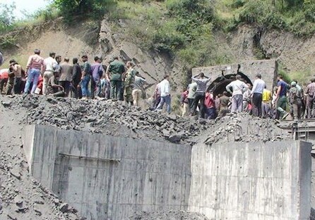 Число погибших при взрыве на шахте в Иране увеличилось до 35