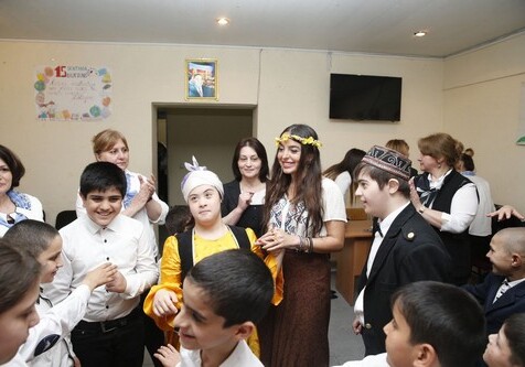 Лейла Алиева посетила школу для детей с ограниченными возможностями здоровья (Фото)