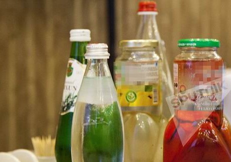Вода попадает к нам на стол в бутылках из мусорных баков?
