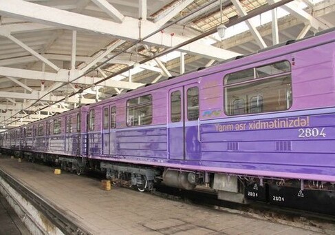 В Бакинском метро появился юбилейный поезд (Фото)