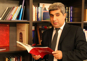 В Баку известный журналист попал в аварию