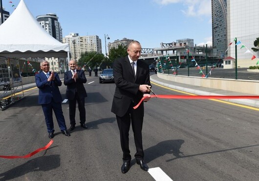 Президент Ильхам Алиев принял участие в открытии новой дороги в Баку (Фото)