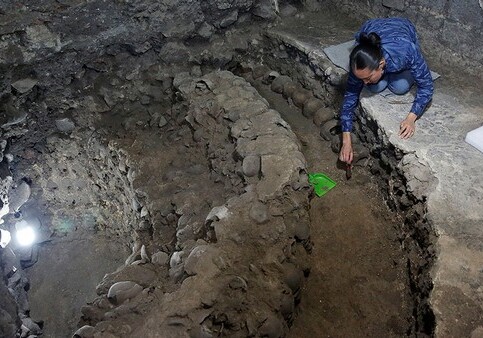 В Мехико под землей нашли башню из 650 черепов (Фото)