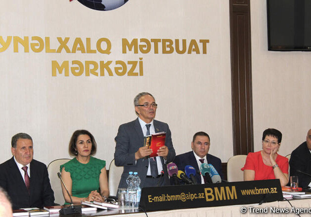 В Баку состоялась презентация книг «Их лишили Родины» и «Кровавая память истории» (Фото)