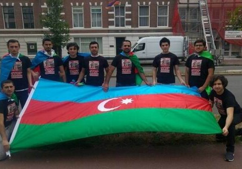 Азербайджанские студенты провели акцию протеста в европейских странах (Фото)