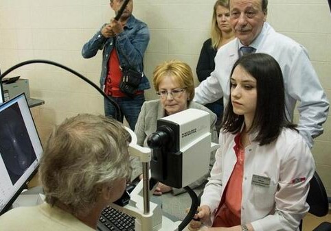 Первый человек с бионическим глазом появился в России