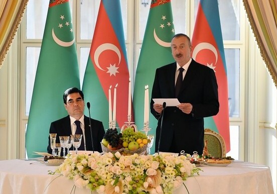 В Баку устроен официальный прием в честь президента Туркменистана (Фото)