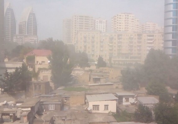 Количество содержащейся в воздухе пыли в Баку в разы превысило норму – Минэкологии (Видео)