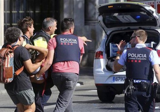 Теракт в Барселоне: автомобиль въехал в толпу, погибло 13 человек (Фото-Видео-Обновлено)