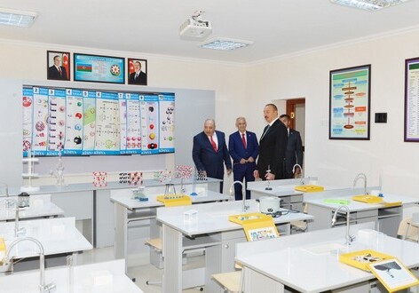 Президент Ильхам Алиев ознакомился с условиями в бакинской школе №212 (Фото)