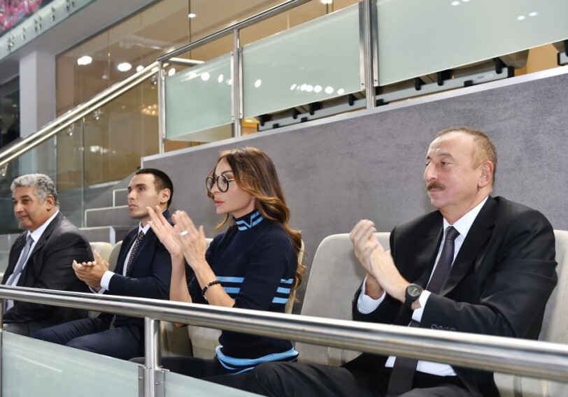 Президент Ильхам Алиев и его супруга наблюдают за игрой сборной Азербайджана по волейболу (Фото)