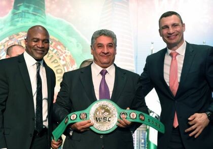 Азаду Рагимову вручили памятный пояс чемпиона WBC 