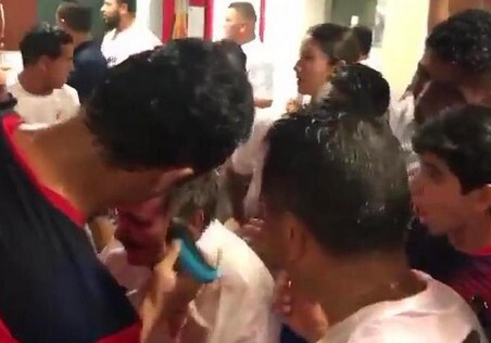 Вратарь сборной Коста-Рики побрил тренера в честь выхода на ЧМ (Видео)