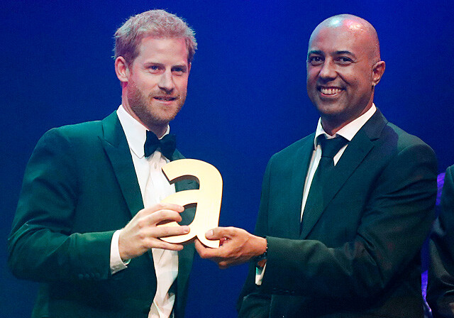 Принц Гарри получил посмертную награду принцессы Дианы на церемонии журнала для секменьшинств