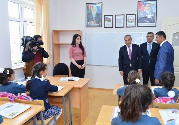 Министр образования посетил среднюю школу в Джоджуг Марджанлы (Фото)