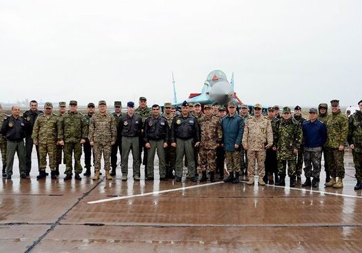 Военные атташе из 17 стран посетили базу ВВС Азербайджана (Фото)