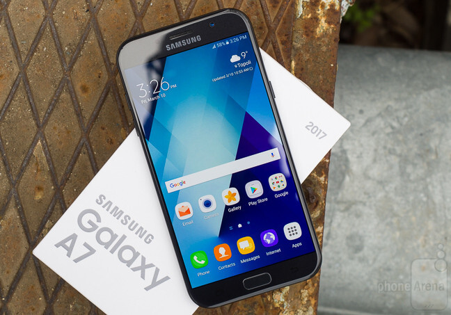 Новые подробности о смартфоне Samsung Galaxy A7 (2018) 
