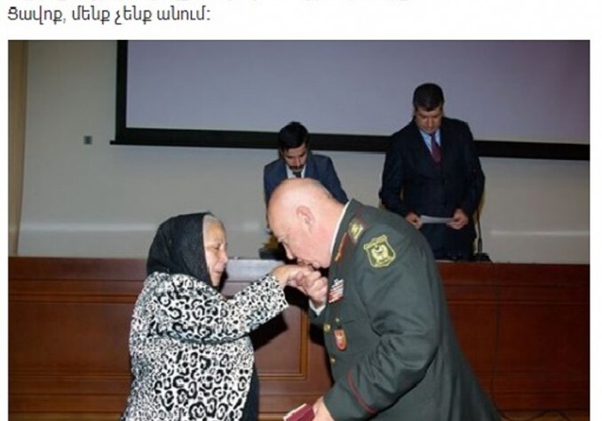 Азербайджанский генерал поцеловал руку матери шехида, армяне сожалеют, что у них такого не увидишь (Фото)
