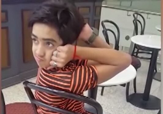В Пакистане нашли мальчика, способного поворачивать голову на 180 градусов (Видео)