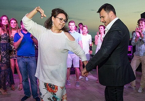 Эмин Агаларов  поделился видео танца с мамой