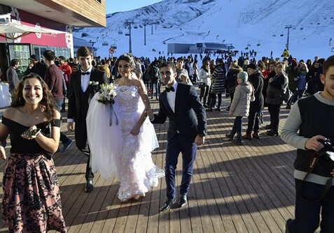 Зимний сезон в «Шахдаг» открылся свадебным торжеством (Фото)
