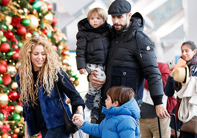 Шакира и Жерар Пике с детьми впервые появились на публике после слухов о расставании