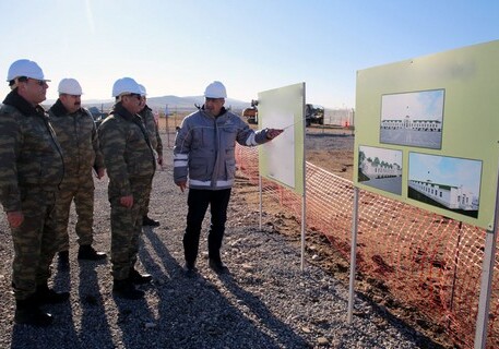Министр обороны Азербайджана ознакомился с ходом работ по возведению ряда военных объектов (Фото)