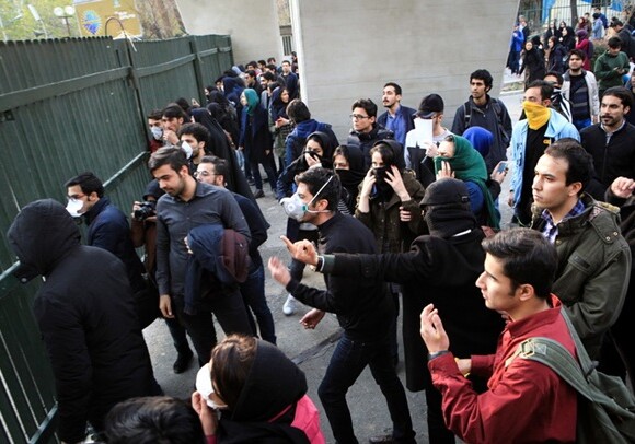 В ходе протестов в Иране застрелено два человека, власти обвиняют в этом «иностранных агентов»