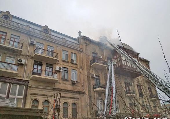 В жилом здании в центре Баку произошел пожар (Фото-Видео) 
