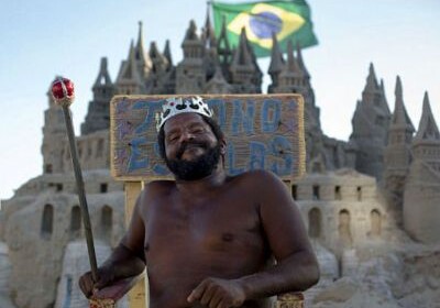 Житель Бразилии 22 года живет в замке из песка, чтобы не платить за аренду (Видео)