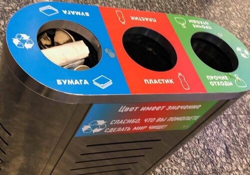 В Москве отреагировали на информацию о мусорных баках, цвета которых схожи с азербайджанским флагом