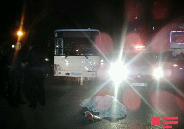 В Баку автобус сбил 78-летнего мужчину