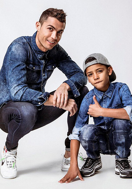 Криштиану Роналду снялся в рекламной кампании вместе со своим старшим сыном