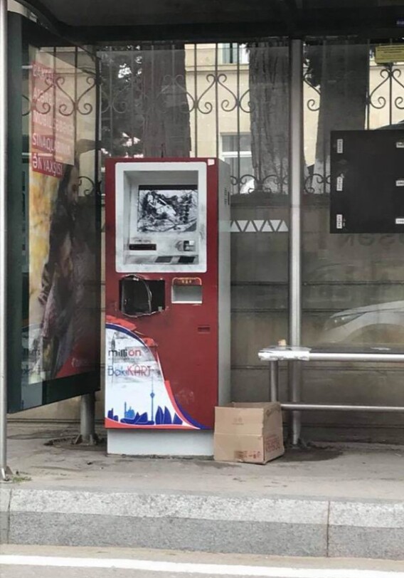 В Баку взломан платежный терминал (Фото)