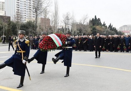 Президент Азербайджана посетил мемориал памяти жертв Ходжалинской трагедии (Фото)