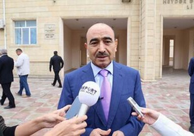 Помощник президента Азербайджана Али Гасанов проголосовал на выборах