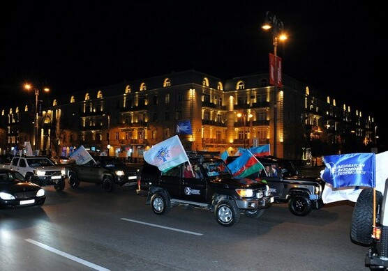 В Баку прошел автопробег в поддержку кандидата от ПЕА на выборах Ильхама Алиева (Фото)