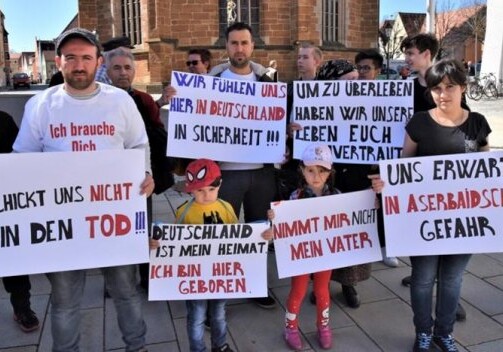 Азербайджанская семья протестует против решения властей Германии