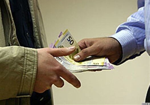 Средняя зарплата в Азербайджане составляет 510 манатов