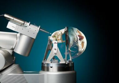 Ученые создали точного и быстрого робота-хирурга