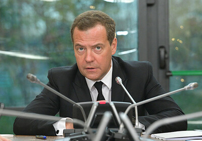 Депутаты отвернулись от Медведева-премьера