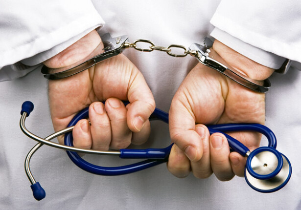 В Баку иранского врача таможенного госпиталя арестовали в зале суда