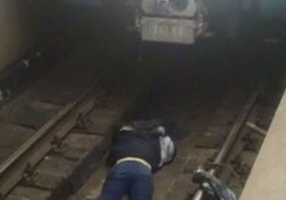 Тревожные моменты в бакинском метро - Молодой человек бросился на рельсы