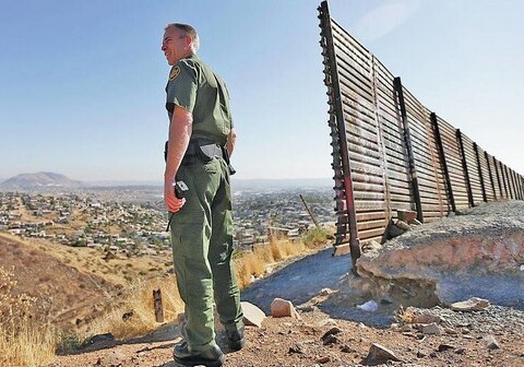 Мексика отказалась платить за стену на границе с США