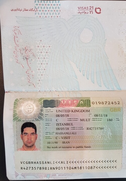 В Бакинском аэропорту задержаны иностранцы с поддельными документами (Фото)