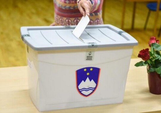 В Словении проходят досрочные парламентские выборы