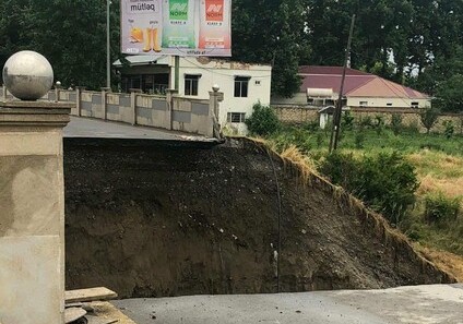 В Гейчае паводок разрушил автомобильный и пешеходный мосты (Фото)