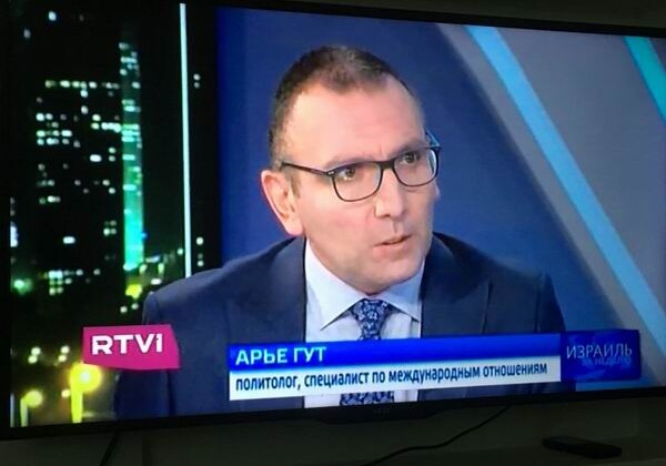 Израильский эксперт на канале RTVI в пух и прах разнес армянского представителя