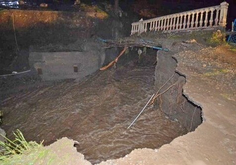 Сильный ливень в Дашкесане вызвал сход селя, разрушены дороги и мосты (Фото)