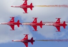 В небе над Баку совершают полеты «турецкие звезды»